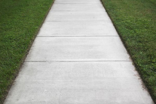 Cost of Concrete Walkway Replacement in Des Moines