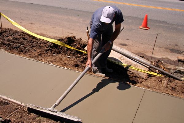 Cost of Sidewalk Pouring in Des Moines
